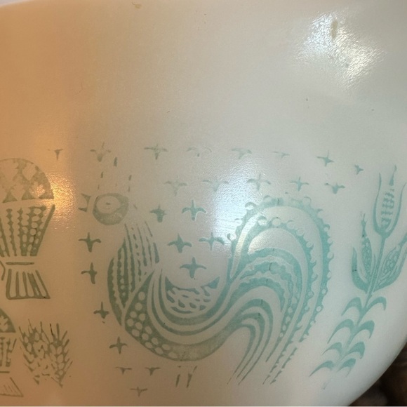 SOLD- Vintage Pyrex 442 Amish  Butterprint Cinderella 1.5 QT White Mixing Bowl - Picture 11 of 16